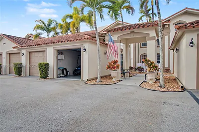 206 Newport Dr 803 #803 Naples FL