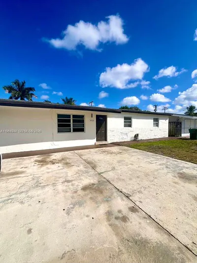 4924 SW 44 AV Fort Lauderdale FL