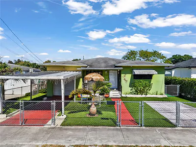 3049 NW 51st St Miami FL
