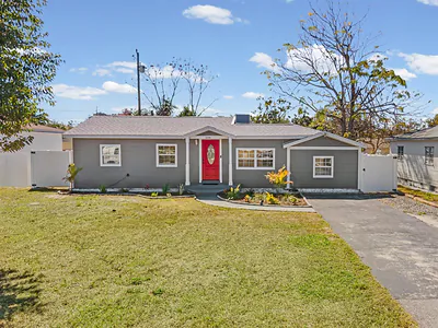 5240 43RD TERRACE N St Petersburg FL