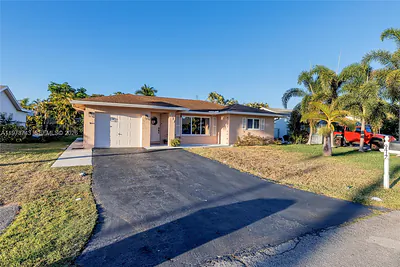 9417 NW 72nd St Tamarac FL