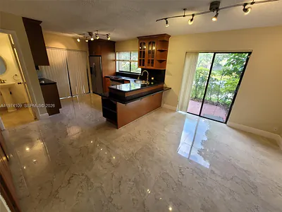 6 Wimbledon Lake Dr 252 #252 Plantation FL