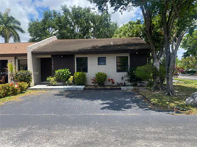 13707 SW 51st Ter Miami FL