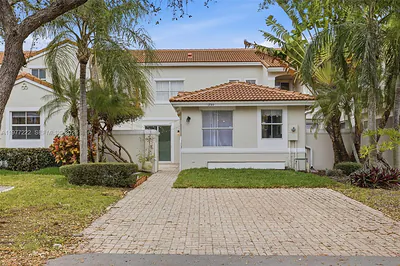 1755 Seagrape Way Hollywood FL