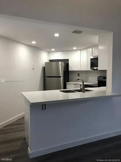 9421 Fontainebleau Blvd 210-35 #210-35 Miami FL