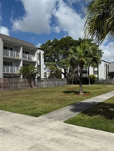 5122 NW 79th Ave 304 #304 Doral FL