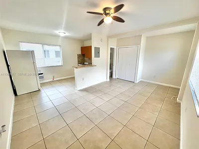 690 NE 85th St 3D #3D Miami FL