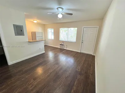 692 NE 85th St 6 #6 Miami FL