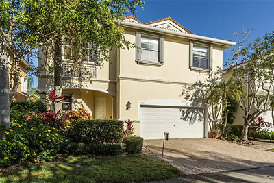 1560 Seagrape Way Hollywood FL