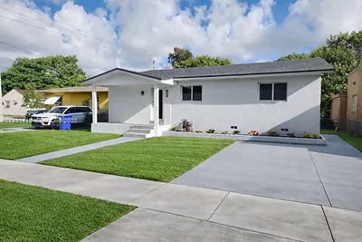 1781 NW 49th St Miami FL