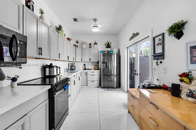 3166 NW 102nd St Miami FL
