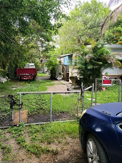 2715 Holly AVE NAPLES FL