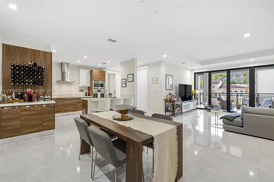 718 Valencia Ave 206 #206 Coral Gables FL
