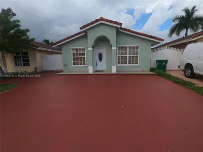 8945 NW 114th St Hialeah Gardens FL
