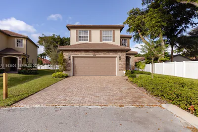 5400 NW 57th Ct Tamarac FL