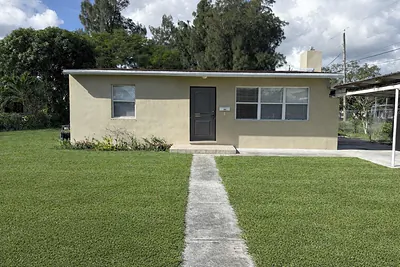 2000 Seminole Boulevard, West Palm Beach, FL 33409 West Palm Beach FL