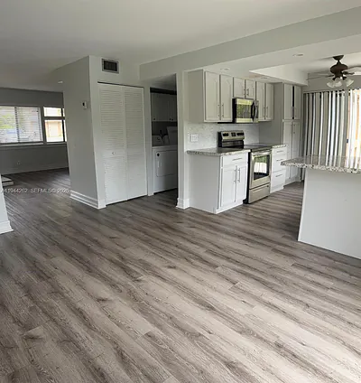 242 Wimbledon Lake Dr Plantation FL