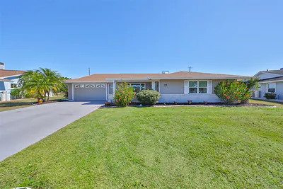 607 FOX HILLS DRIVE Sun City Center FL