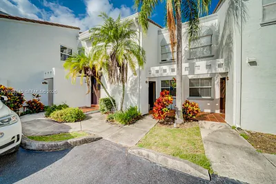 4876 NW 97th Ct 352 #352 Doral FL