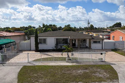 360 W 55th St Hialeah FL