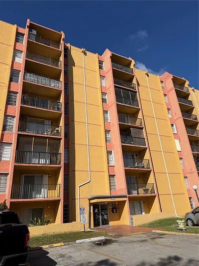 4801 NW 7th St 607-16 #607-16 Miami FL