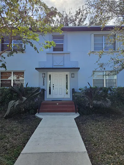 5660 SW 78th St 6A #6A Miami FL