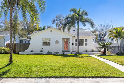 240 24TH AVENUE N St Petersburg FL
