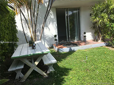 1801 S Treasure Dr 124 #124 North Bay Village FL