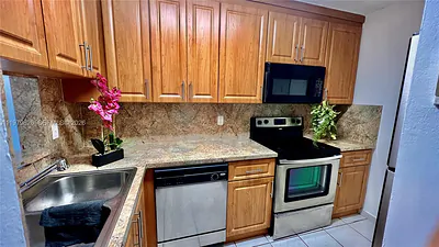 809 Twin Lakes Dr 32-A #32-A Coral Springs FL