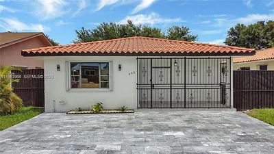 895 W 39th Pl Hialeah FL