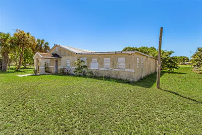 23090 RAILROAD AVENUE Alva FL