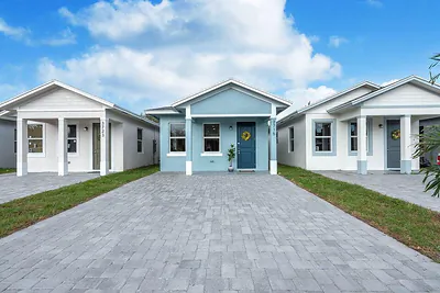 2647 Hiawatha Avenue, Westgate, FL 33409 West Palm Beach FL