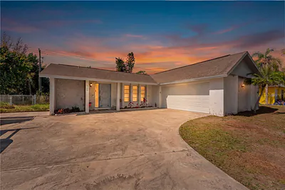5824 WHISTLEWOOD CIRCLE Sarasota FL