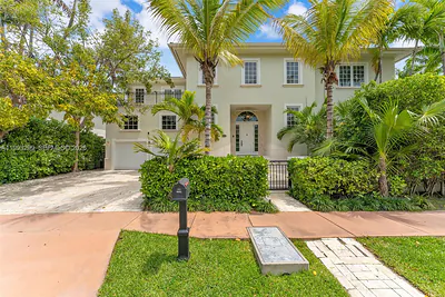 797 Ridgewood Rd . #. Key Biscayne FL