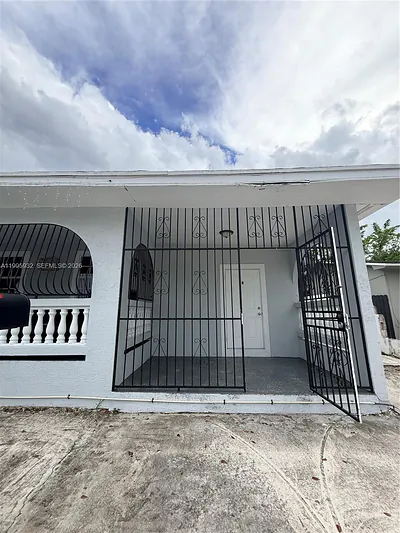 2250 NW 103rd St B #B Miami FL