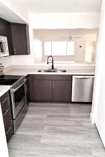 2831 Pierce St 106 #106 Hollywood FL