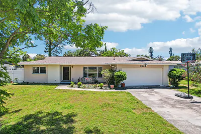 1546 66TH AVENUE S St Petersburg FL