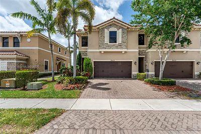 8435 Lakeview Trl Parkland FL