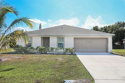 2352 SE Surrey Pl Port St Lucie FL