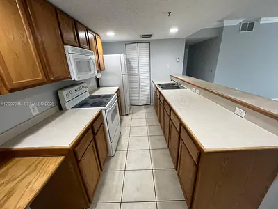 9907 Westwood Dr 17-2 #17-2 Tamarac FL