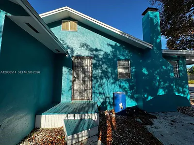 1121 NW 40th St 2 #2 Miami FL