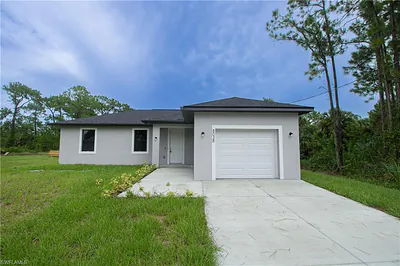 8038 Rolling CIR LABELLE FL