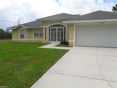 1235 Cloplon ST E LEHIGH ACRES FL