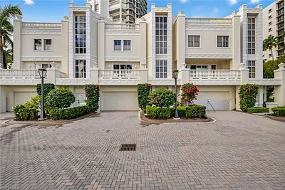 4021 Gulf Shore BLVD N V19 #V19 NAPLES FL