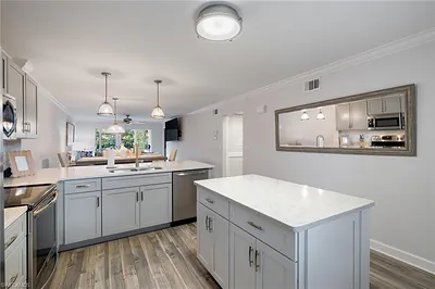 3021 Sandpiper Bay CIR E106 #E106 NAPLES FL