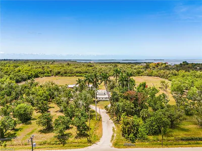 7535 Caloosa DR BOKEELIA FL