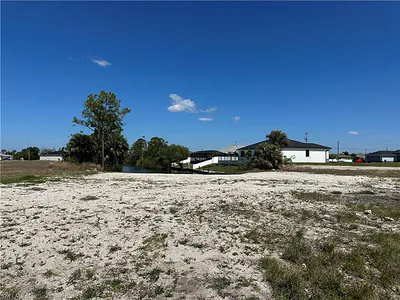 2111 41st ST CAPE CORAL FL