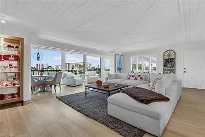 222 Harbour DR 403 #403 NAPLES FL