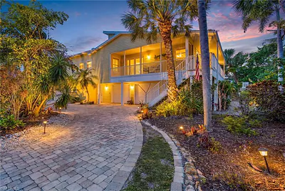 14221 Clubhouse DR BOKEELIA FL