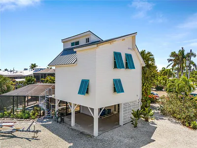 2432 Sycamore ST ST. JAMES CITY FL